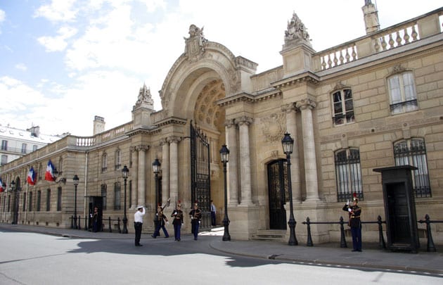 Palais-de-l’Élysée-Entrée-_-630x405-_-©-Fotolia-ParisPhoto