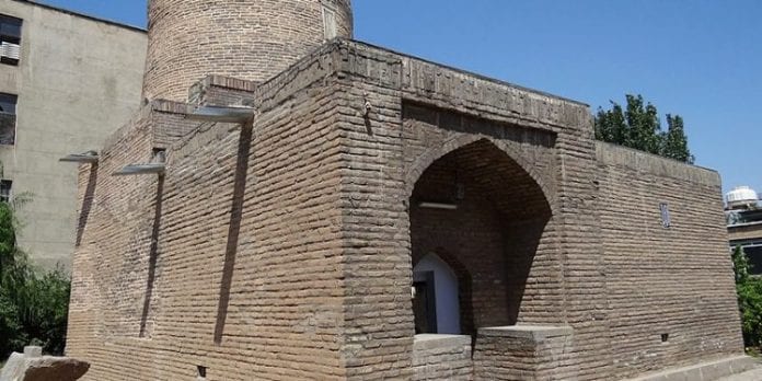 Tomb_of_Esther_and_Mordecai_-_Hamadan_-_Western_Iran_-_02_7423580500-750x375