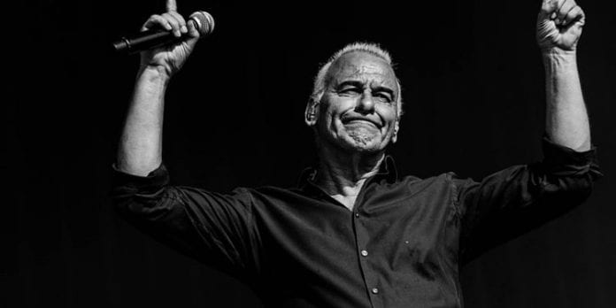 800px-Michel_Fugain_-_La_Fete_Des_Solidarites_2015-750x375