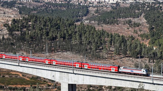 photo-du-nouveau-train-rapide-reliant-jerusalem-a-tel-aviv-en-israel-le-25-septembre-2018_6109548