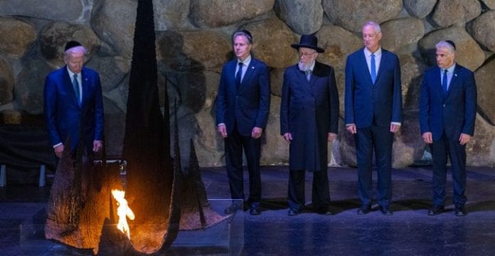 Joe-Biden-Yad-Vashem-724x375