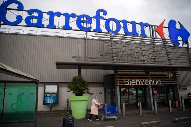 FRANCE-ECONOMY-RETAIL-CARREFOUR-COUCHE-TARD