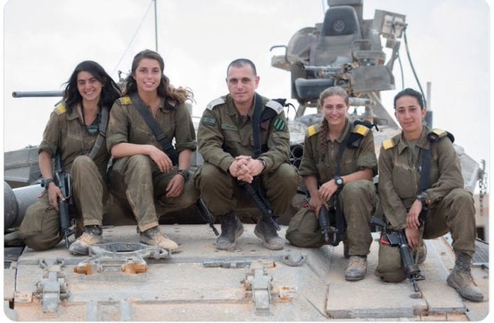 2022-10-27 16_22_56-כאן חדשות sur Twitter _ _הסתיים פיילוט שילוב לוחמות בשריון_ מתוך 15 שהחלו, סיימו