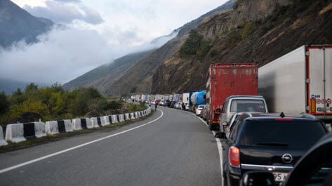 une-file-de-10-kilometres-s-est-formee-a-la-frontiere-avec-la-georgie-les-russes-mobilisables-tentent-de-fuir-le-pays-pour-eviter-d-etre-enrole-dans-l-armee-photo-sipa-kommersant-1664016134