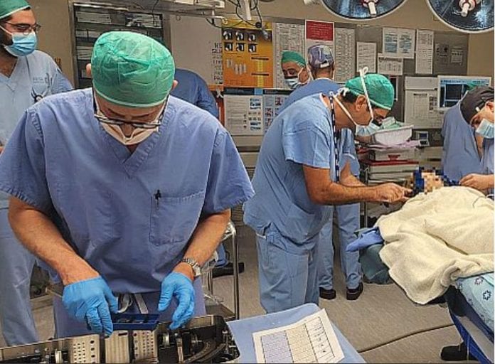 2022-11-28 11_01_49-Actualités1 _ Pour la première fois à Shaare Zedek, une opération neurochirurgic