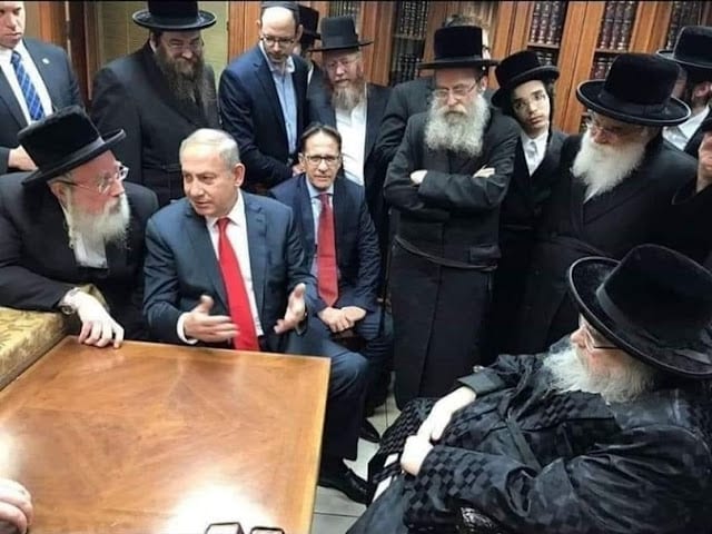 bibi entouré de barbus