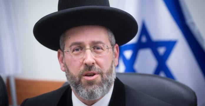 Rav-David-Lau-MA-724x375