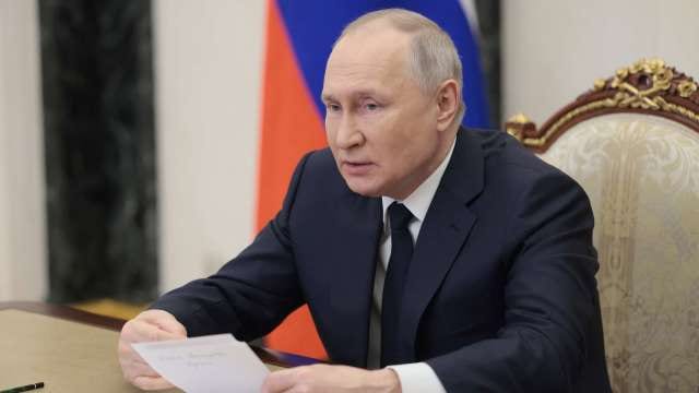 RUSSIA-UKRAINE-CONFLICT-BORDER-PUTIN