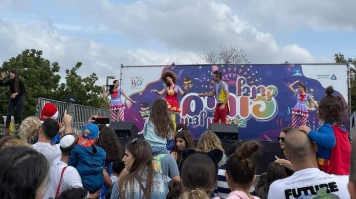 Les_festivités_colorées_de_Pourim_03