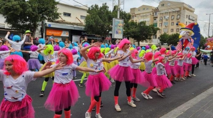 Les_festivités_colorées_de_Pourim_05