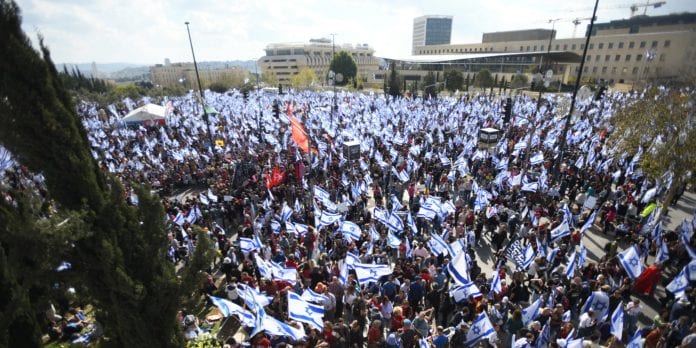 Reforme-de-la-justice-en-Israel-Benjamin-Netanyahu-annonce-une-pause