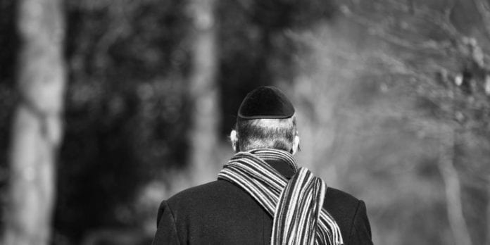 man-g0c37e098a_1920-750x375