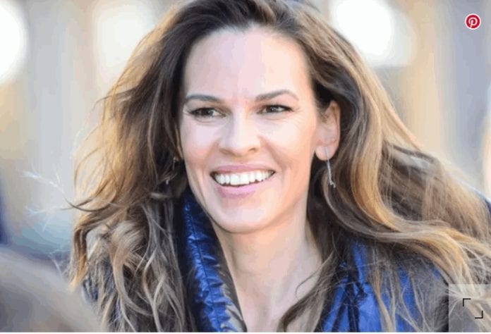 2023-04-10 14_07_41-Hilary Swank, 48 ans, a donné naissance à des jumeaux