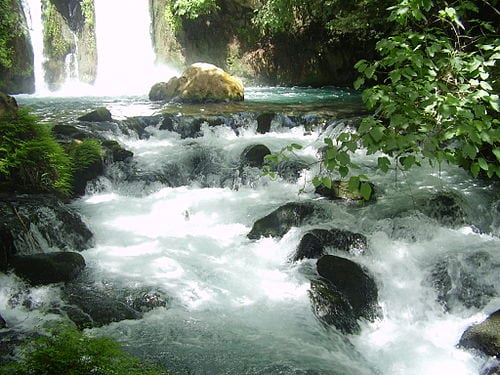 500px-Banias_spring1