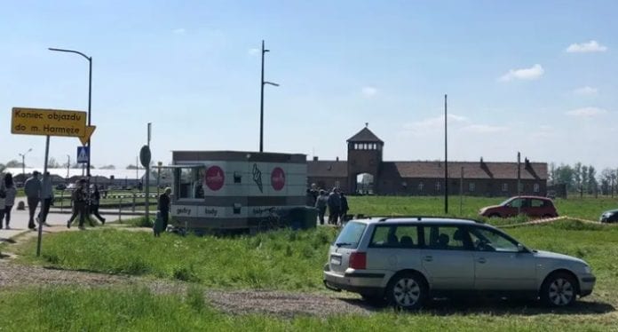Ice_cream_truck_outside_Auschwitz