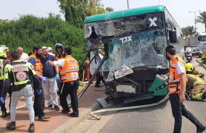 Israelis_injured_in_Haifa_after_bus_crashes