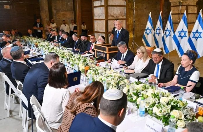 Netanyahu_A_haredi_child