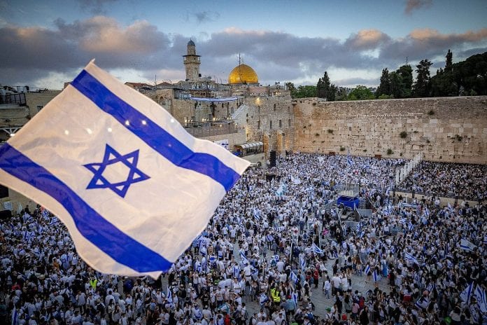 Flag-March-Parade-in-Jerusalem-2-scaled-1320x880