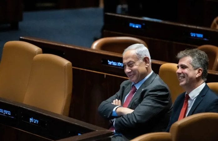 Netanyahu_seizes_control