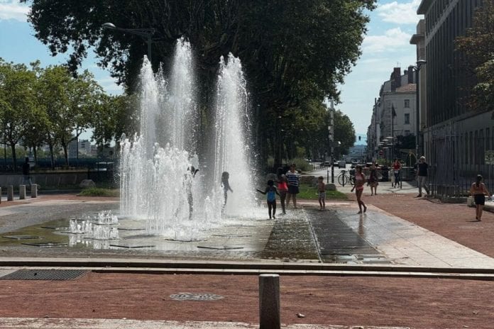 canicule-lyon-fontaine-960x640