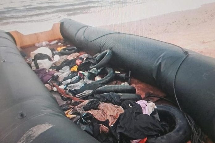 Migrant-boat-1320x880