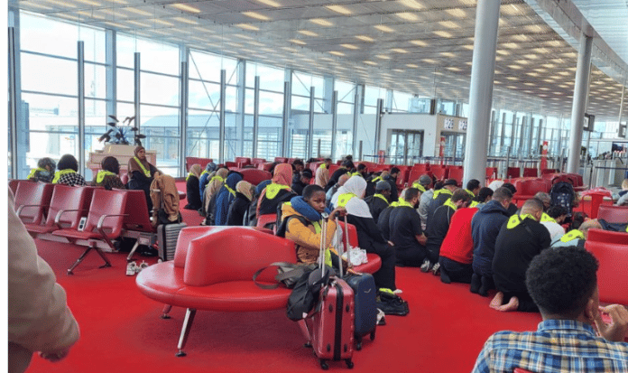 Priere musulmane à Roissy
