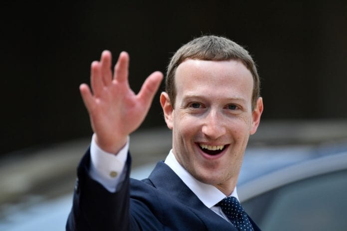 1639758-le-fondateur-de-facebook-mark-zuckerberg-a-l-elysee-en-mai-2018