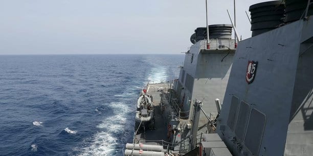 le-destroyer-de-missiles-guides-de-classe-arleigh-burke-uss-milius-effectue-une-operation-de-transit-dans-le-detroit-de-taiwan