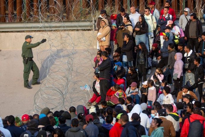 TX: National Guard Assist Migrants