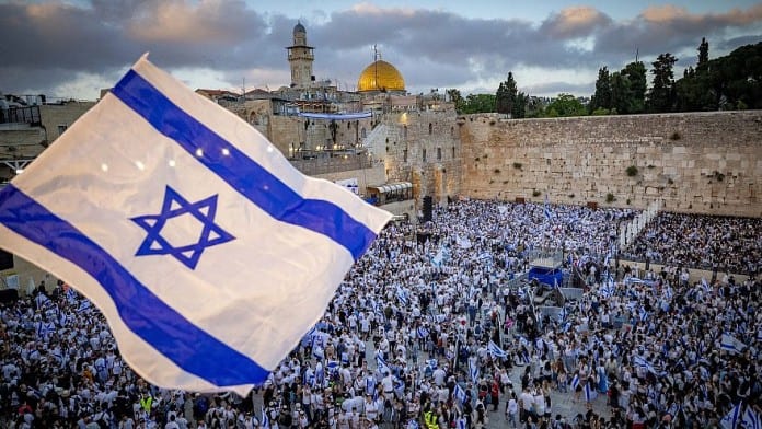 Flag-March-Parade-in-Jerusalem-2-880x495-696x392