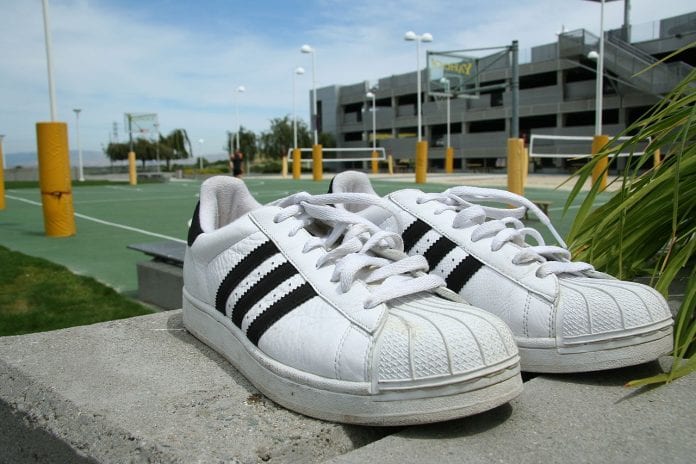1280px-Adidas_Superstar_shoes_pair