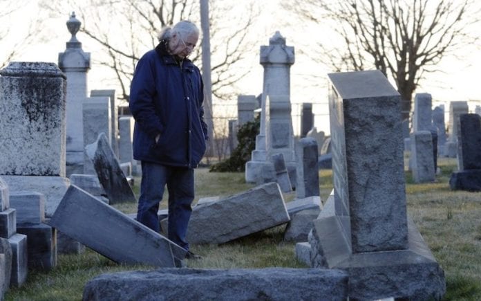 philly-cemetery-11-e14882354155411-1024x640