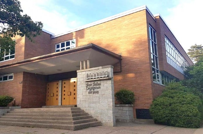 Shaar-Shalom-Synagogue-in-Halifax-Nova-Scotia-Canada.-696x461
