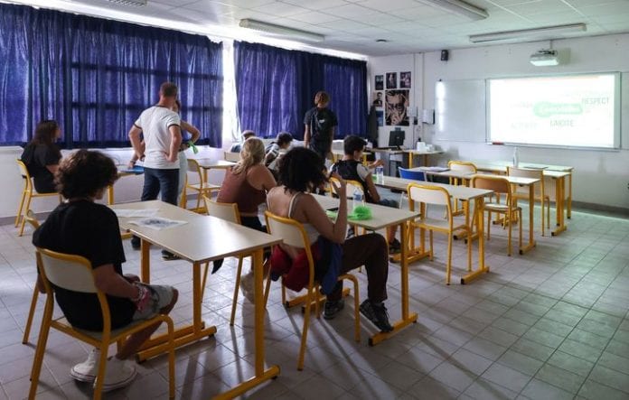 722x460_journee-d-integration-atelier-tous-unis-dans-la-laicite-au-lycee-professionnel-les-coteaux-cannes-france-02-09-2022-syspeo-sys-b030-2209042023-credit-syspeo-sipa-2209042031
