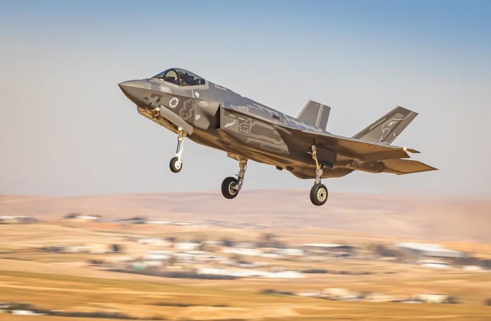 F-35-stealth-fighter-on-takeoff-696x455