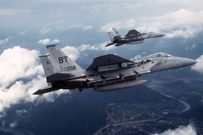 F-15C-Eagle-aircraft-armed-with-AIM-7-Sparrow-and-AIM-9-Sidewinder.-696x464