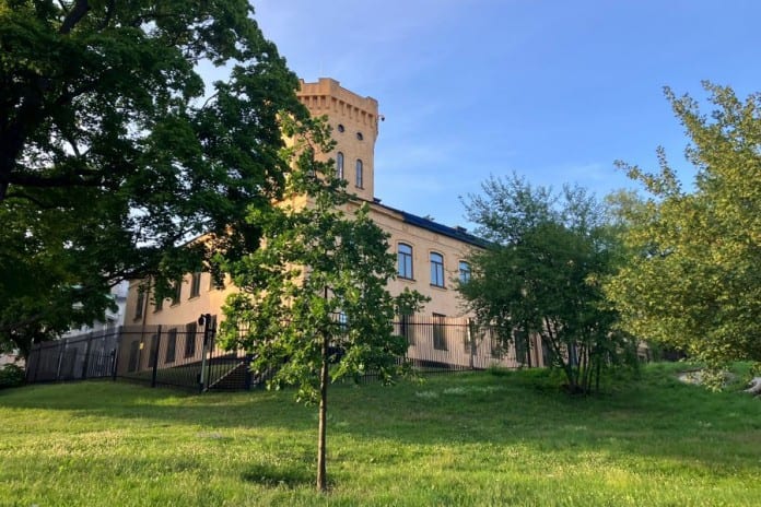 Israeli-Embassy-in-Sweden-696x464