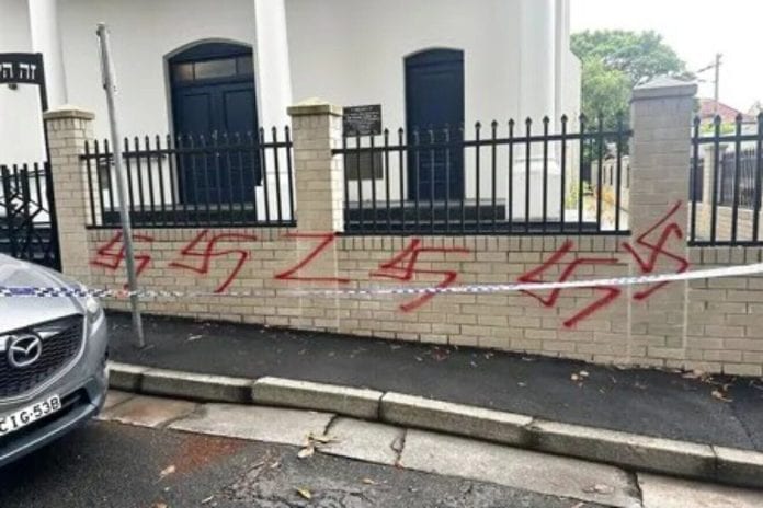 Newtown-Synagogue-grafitti-1320x880