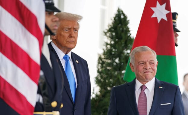 kingandtrump1102_re_autoOrient_i