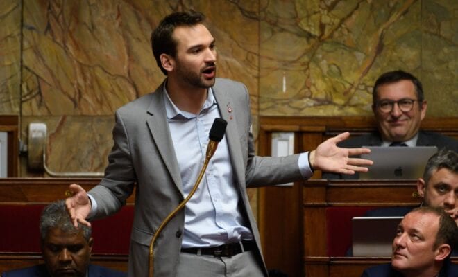 assemblee-nationale-le-depute-lfi-ugo-bernalicis-reprimande-pour-ses-live-twitch-depuis-l-hemicycle-660x400