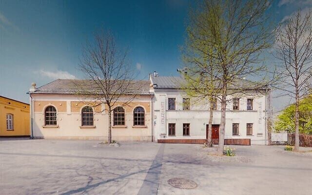 16-11-21-jewish-museum-Auschwitz-640x400-1-640x400