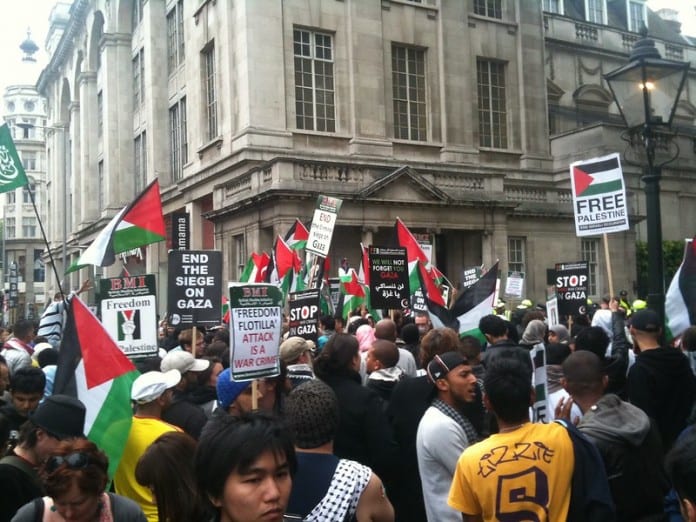 Demonstration-in-front-of-the-Israeli-embassy-in-London.-696x522 (1)