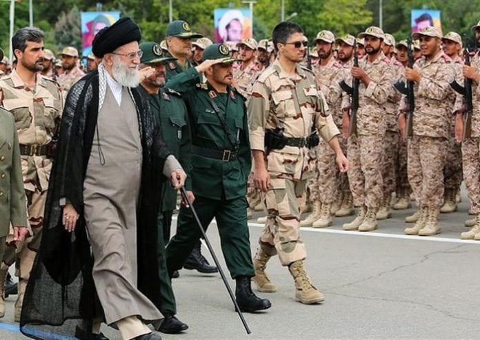 26964-Iran-IRGC-Khamenei-700_496