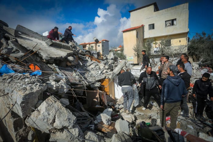 Jenin-Arabs-inspect-the-rubble-of-a-house-where-2-gunmen-who-shot-3-Israelis-dead-were-killed-by-Israeli-security-forces-January-23-2025.-696x464
