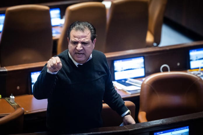 MK-Ayman-Odeh-fighting-with-Jewish-MKs-in-the-plenum-January-27-2025.-696x464