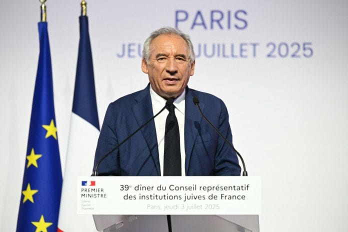 1767176-francois-bayrou-lors-du-diner-du-crif-2025