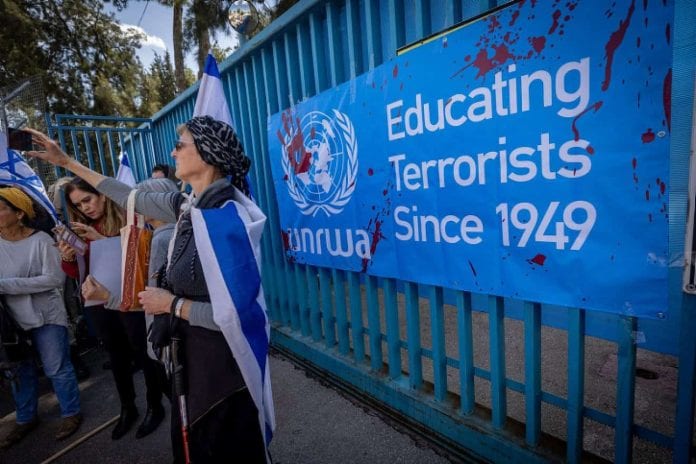 UNRWA-protest-3-1320x880
