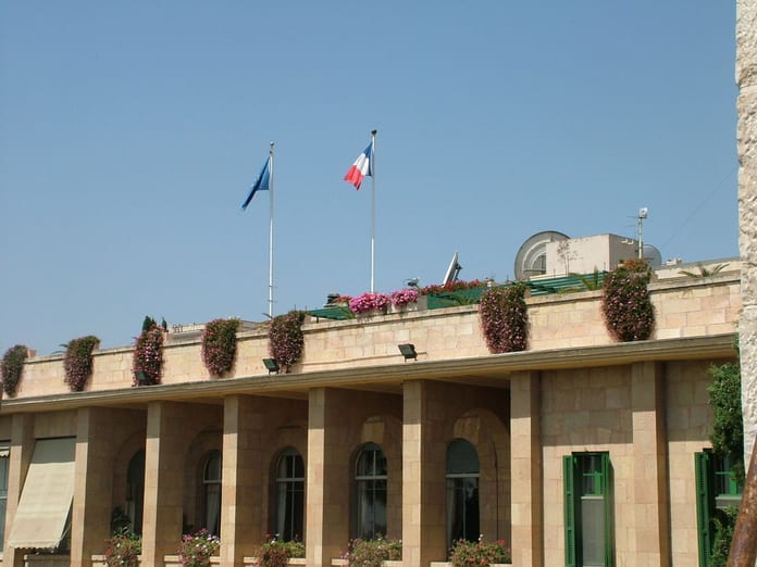 1200px-France_Consuly