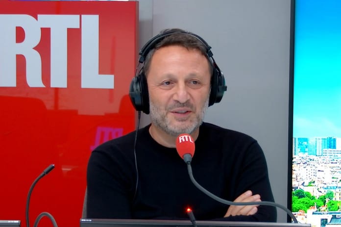 1786226-l-animateur-arthur-dans-le-journal-inattendu