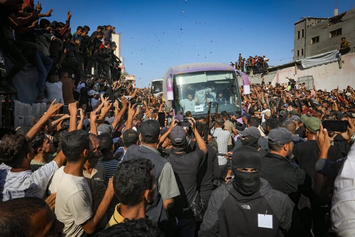 Palestinian-Prisoners-Released-in-Ceasefire-Deal-1-1320x880